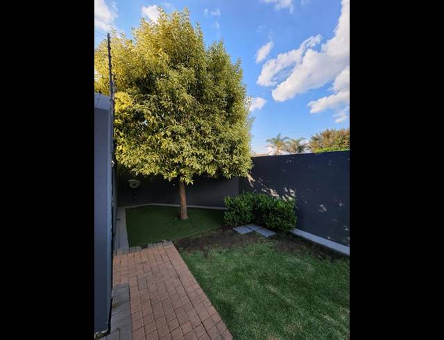 4 BEDROOM HOUSE FOR SALE IN SONNEVELD